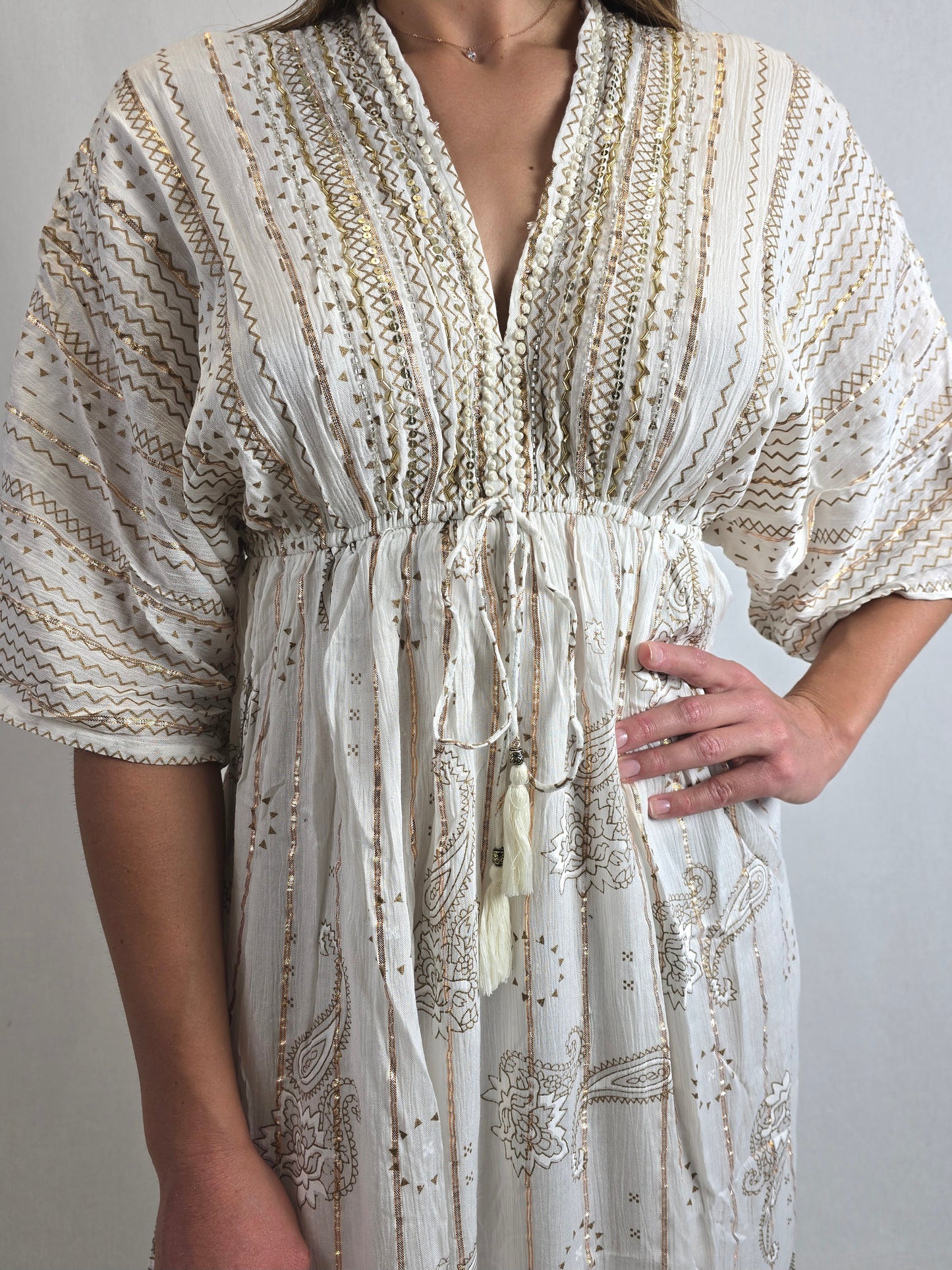 Robe longue douce et détails dorés ALEYNA