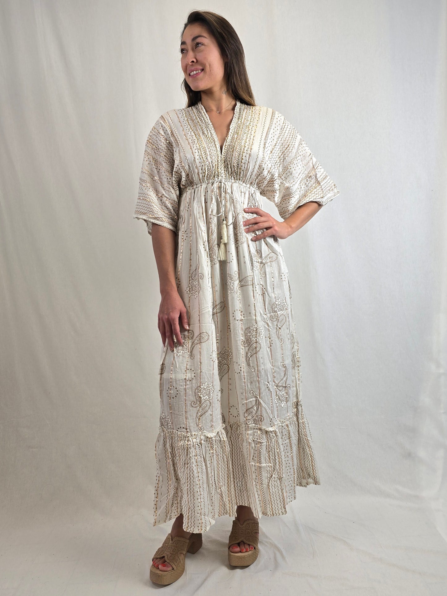 Robe longue douce et détails dorés ALEYNA