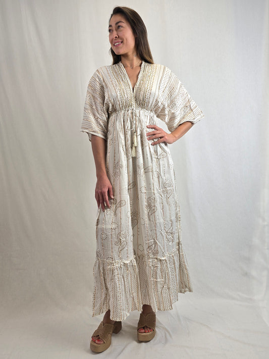 Robe longue douce et détails dorés ALEYNA