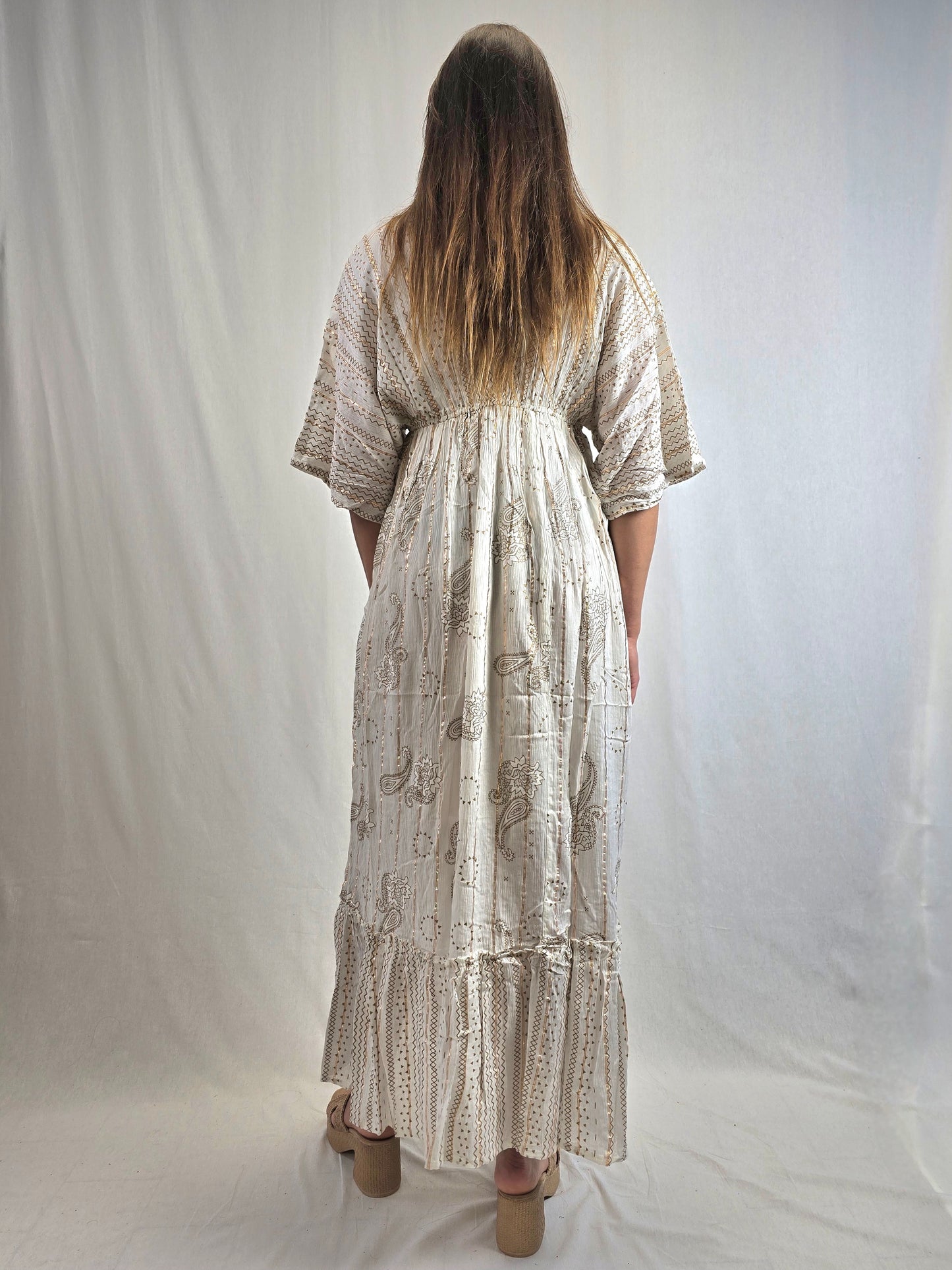 Robe longue douce et détails dorés ALEYNA